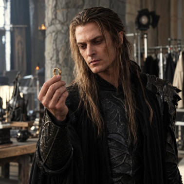 Anneaux de pouvoir saison 3 : une nouvelle affiche révèle un détail notable sur Sauron et l'Anneau unique Anneaux de pouvoir saison 3 : une nouvelle affiche révèle un détail notable sur Sauron et l'Anneau unique